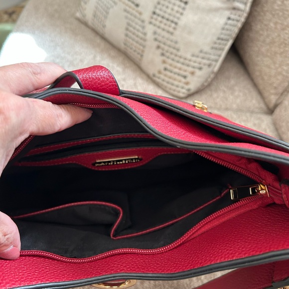 Gorgeous red leather MIA Collection handbag with adjustable crossbody strap. - Picture 4 of 7